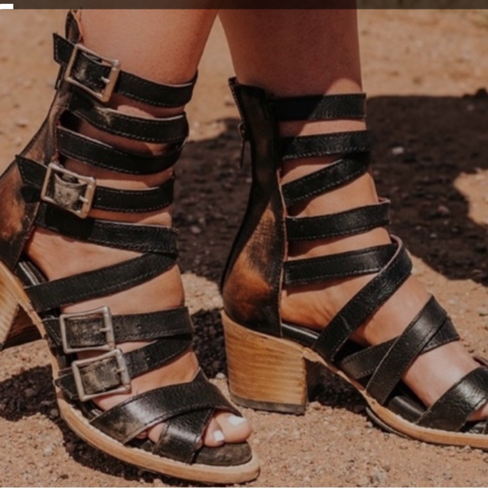 FREEBIRD Cozumel Strappy Buckle Sandals - Size 9
